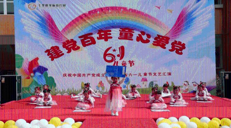 39岁吴佩慈吃脏脏包晒幸福：人不在上海，终有吃遍脏脏包的一天！